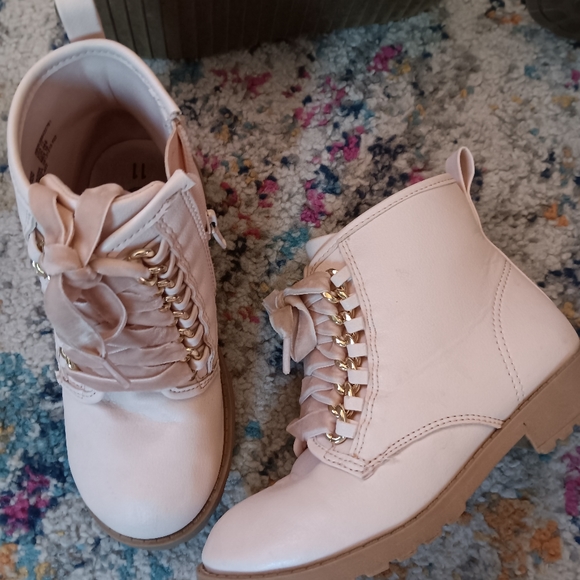 COPY - BOOT/SHOE BUNDLE EUC &< - Picture 4 of 15